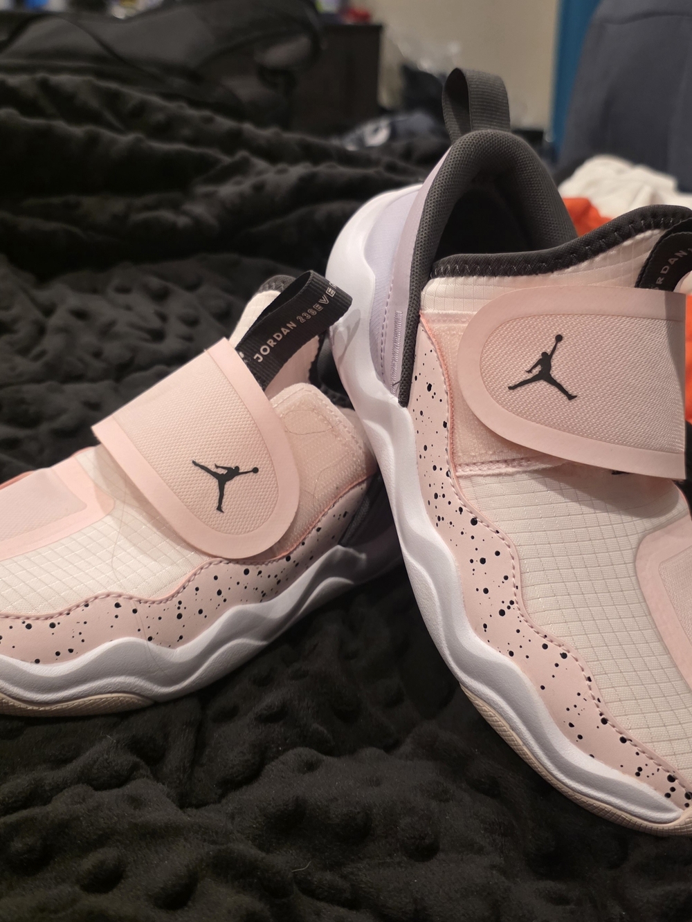 Kids' Pink Slip-On Jordan 23/7 sneakers